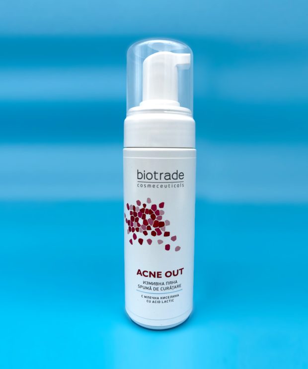 Пінка для очищення Biotrade Acne Out