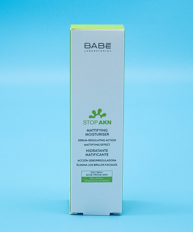 Матуючий зволожуючий крем-емульсія для обличчя Babe Laboratorios Stop AKN