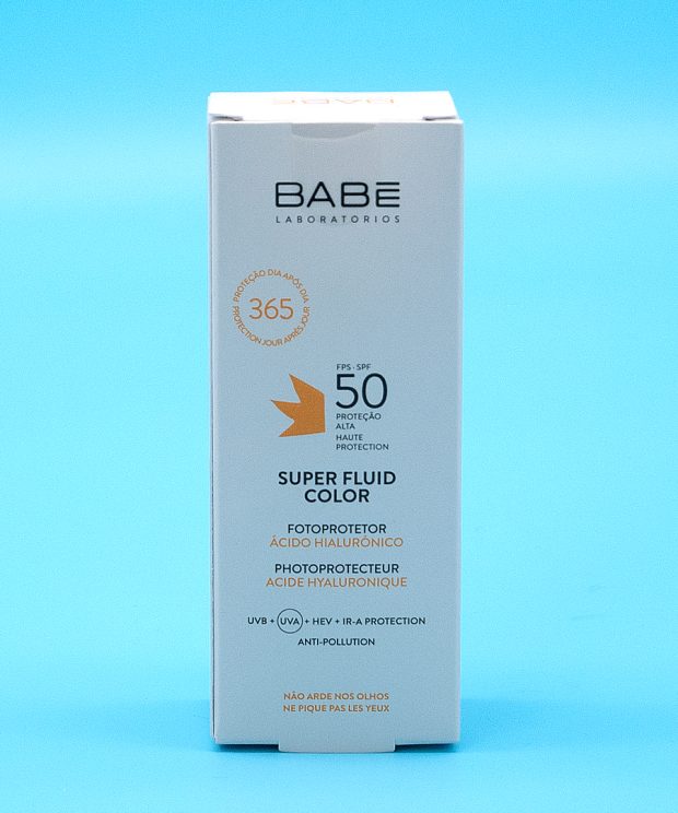Сонцезахисний супер флюїд ВВ з тонуючим ефектом Babe Laboratorios SPF 50
