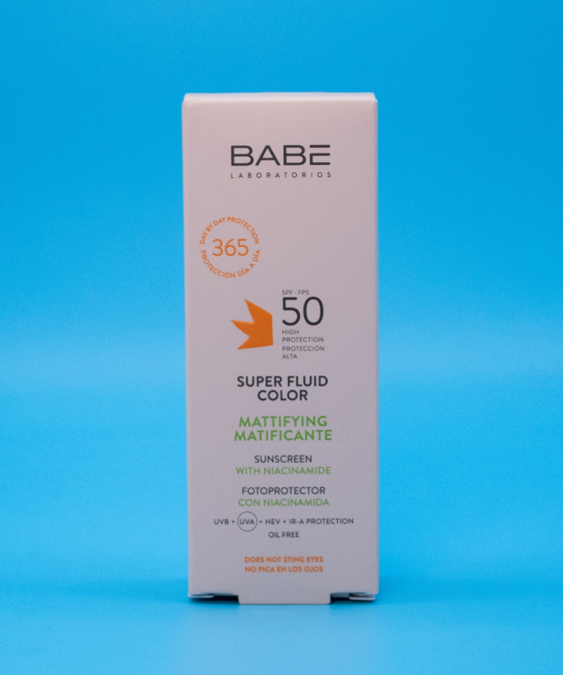 Сонцезахисний матуючий флюїд ВВ з тонуючим ефектом SPF50+ Babe Laboratorios 50 мл