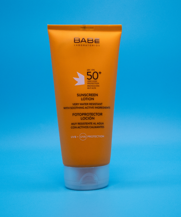 Сонцезахисний лосьйон SPF 50+ Babe Laboratorios з заспокійливими елементами